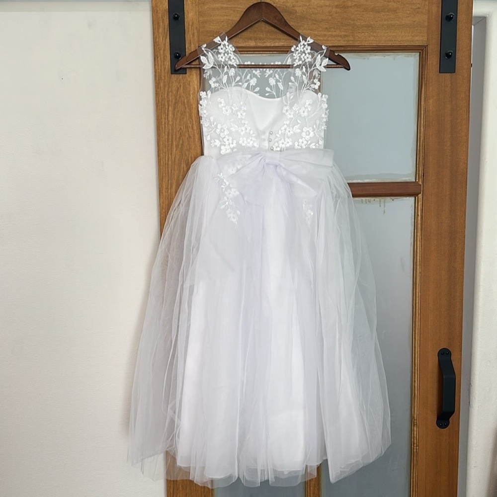 Beautiful flower girl dress. New never worn. Purchased from Etsy.